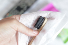 Освежающий лайфхак — зачем кладут зубную щётку в морозилку