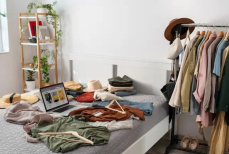 Как хранить одежду в спальне без шкафа — лучшие идеи и оригинальные лайфхаки