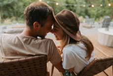 Названы цвета одежды, которые могут оттолкнуть на первом свидании