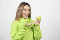 Почему нельзя есть яблоки. Врач назвала причину, которая удивляет