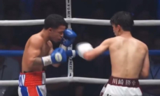 Чемпиона мира по версии WBA нокаутировали и лишили титула. Видео