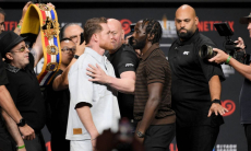 Бивол оценил шансы Кроуфорда победить «Канело»