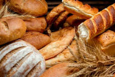 «Не отказывайтесь от хлеба». Диетолог назвала самый вредный и три самых полезных вида