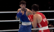 Чемпион мира досрочной победой принес Казахстану медаль на историческом ЧА-2025 по боксу