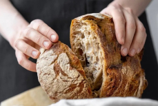 Проверенный способ, чтобы хлеб не черствел и не плесневел