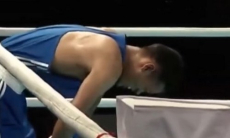 Видео брутального нокаута, или Как Казахстан получил первого финалиста ЧА-2025 по боксу