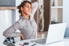 Врачи предупреждают — эти привычки разрушают позвоночник