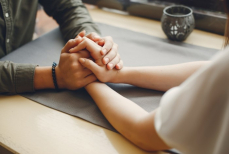 Три знака зодиака, которым повезет в любви в августе