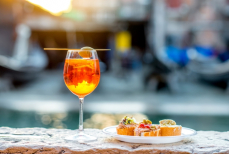 Как не испортить веселье — еда, которую стоит съесть до алкоголя