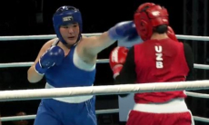 Бой Казахстан — Узбекистан в полуфинале ЧА-2025 по боксу дошел до решения судей