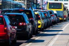 Йог объяснила, как сохранить спокойствие в пробке