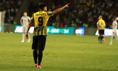 «Даже стыдно». В Казахстане остались недовольны судейством матча «Кайрат» — «Слован»