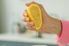 Максимум лимонного сока за секунды — лёгкий трюк
