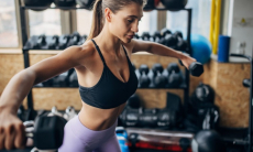В чем польза популярного упражнения с гантелями