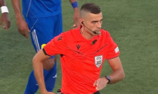 Судья «простил» футболиста «Астаны» после просмотра VAR в еврокубковом матче