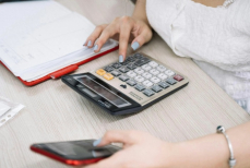 В Казахстане введут порог в шесть МРП для взыскания долгов по соцплатежам