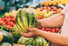 Как выбрать спелый и сладкий арбуз, не выбросив деньги на ветер