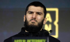 «Это неправильно». Тренер Дмитрия Бивола укорил Артура Бетербиева