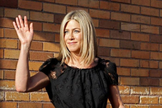 Дженнифер Энистон вспомнила о любовном треугольнике с Питтом и Джоли