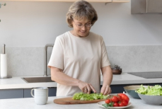 Врач назвала три продукта — незаменимы для женщин после 50 лет