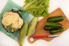 Этот летний овощ помогает избавиться от вздутия живота. Сейчас его нужно есть чаще