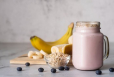 Овсянку или смузи. Что лучше съесть утром для заряда энергии?