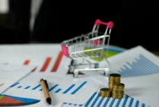 Как инфляция по-разному влияет на оптимистов и пессимистов в Казахстане