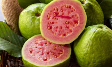 Диетолог назвала плюсы употребления гуавы