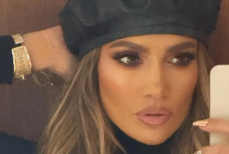 Казахский браслет Дженнифер Лопес стал хитом в сети