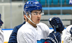 «Выходят как серые мыши». Казахстанцев «Барыса» и руководство раскритиковали за рубежом