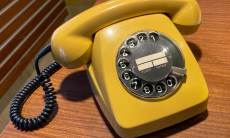 Молодёжь высмеяла ретро-телефон — Казнет взорвался спорами о возрасте