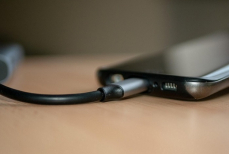 Простой трюк для быстрой зарядки телефона