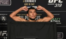 Непобежденный нокаутер из Казахстана прошел взвешивание перед боем за контракт с UFC. Видео