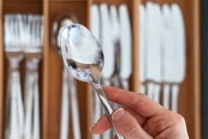 Как отмыть ржавчину и налет со столовых приборов