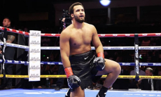 Стремительным нокаутом обернулся бой восходящей звезды супертяжелого веса. Видео