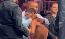 Появилось трогательное видео легенды UFC и казахстанского бойца после сенсационного поражения