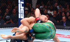 Видео боя Хамзата Чимаева за титул чемпиона UFC с избиением и разгромом