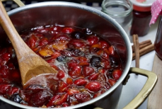 Можно ли сварить варенье из подпорченных фруктов — ученый ответил однозначно