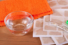 Горчица в носки, ванны и аппликации. Врач рассказал, чем грозят «народные» методы