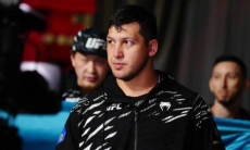 Казахстанскому бойцу поставили цель после неудачного дебюта в UFC