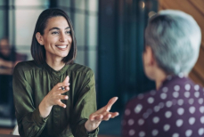 Почему нужно смотреть в левый глаз собеседника