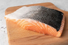 Не выбрасывайте кожуру от лосося — названы пять причин есть этот суперфуд