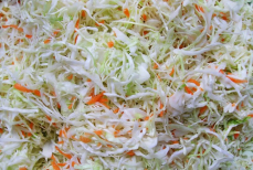 Никаких «на глаз». Раскрыты самые точные пропорции соли и моркови для квашеной капусты