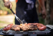 Шесть способов сделать приготовление мяса на гриле более безопасным
