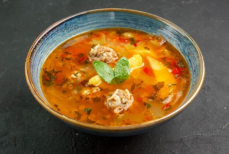 Названо мясо, которое категорически не подходит для супа