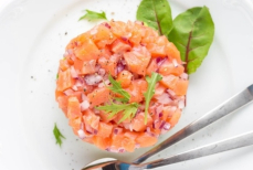 Врач назвала самое безопасное блюдо из сырой рыбы