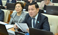 Парламент РК принял решение по «договорнякам» в казахстанском футболе