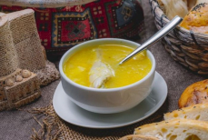 Питательное и недорогое мясо для бульона. Бедра и крылышки можно спрятать