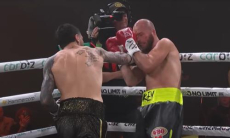 Нокаутом в первом раунде завершился бой за титул WBO в весе Алимханулы. Видео