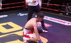 Двумя нокдаунами и нокаутом обернулся бой Казахстан — Узбекистан в боксе. Видео